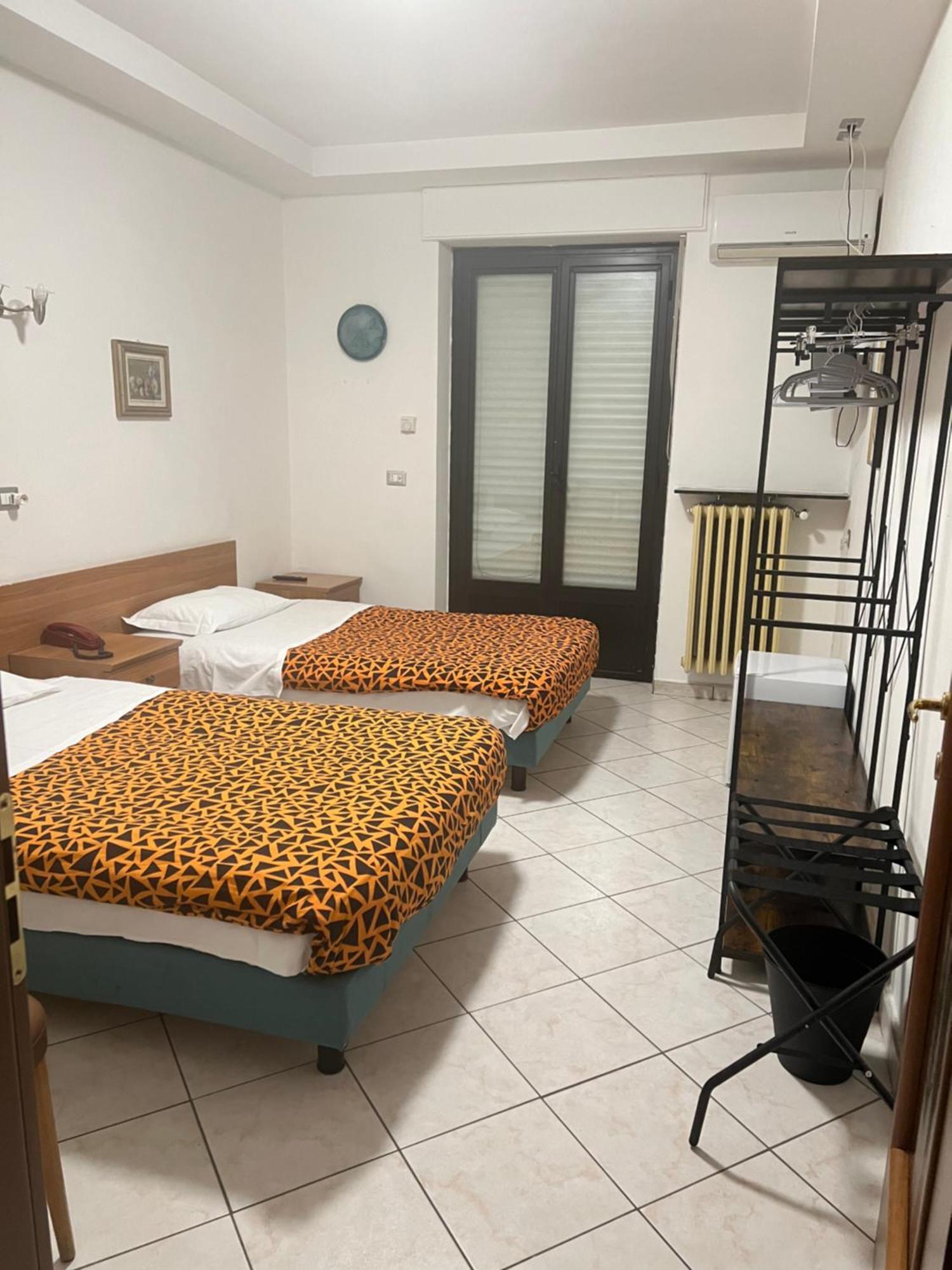 Hotel Persico Saluzzo Bagian luar foto