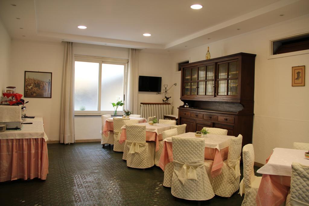 Hotel Persico Saluzzo Bagian luar foto